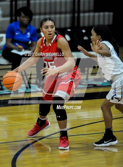 Thumbnail 1 in St. John's vs. Grandview (NIKE Tournament of Champions) photogallery.