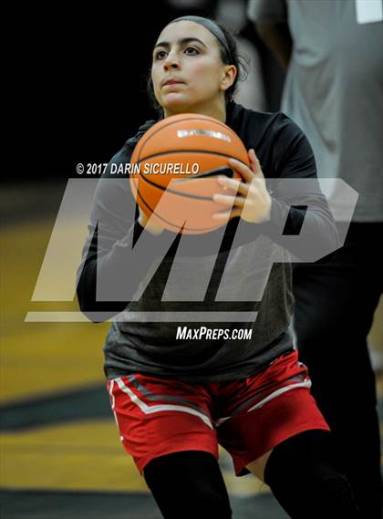 Thumbnail 1 in St. John's vs. Grandview (NIKE Tournament of Champions) photogallery.