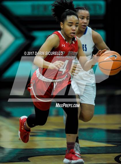 Thumbnail 3 in St. John's vs. Grandview (NIKE Tournament of Champions) photogallery.