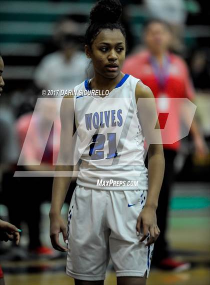 Thumbnail 1 in St. John's vs. Grandview (NIKE Tournament of Champions) photogallery.