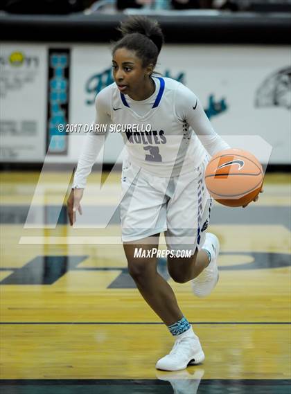 Thumbnail 1 in St. John's vs. Grandview (NIKE Tournament of Champions) photogallery.