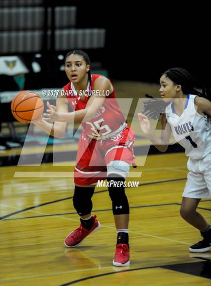 Thumbnail 3 in St. John's vs. Grandview (NIKE Tournament of Champions) photogallery.