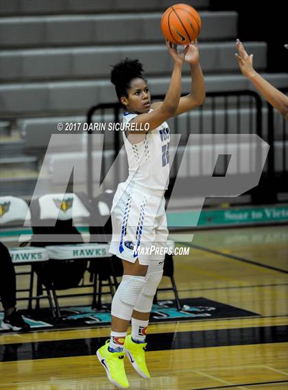 Thumbnail 1 in St. John's vs. Grandview (NIKE Tournament of Champions) photogallery.