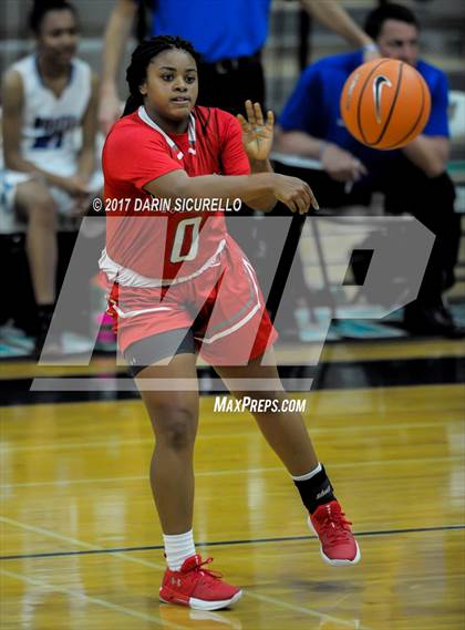 Thumbnail 1 in St. John's vs. Grandview (NIKE Tournament of Champions) photogallery.
