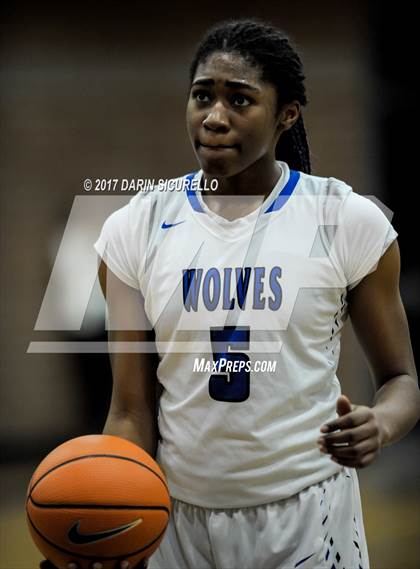 Thumbnail 2 in St. John's vs. Grandview (NIKE Tournament of Champions) photogallery.