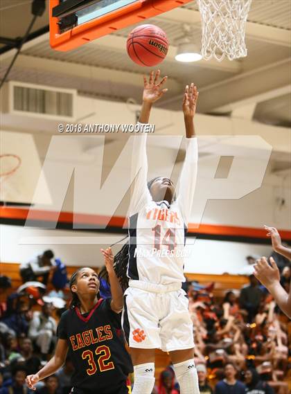 Thumbnail 2 in Douglas Byrd @ South View photogallery.