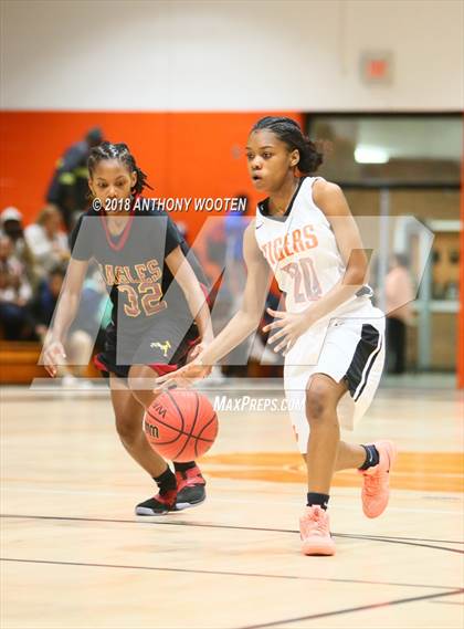 Thumbnail 3 in Douglas Byrd @ South View photogallery.