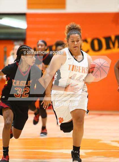 Thumbnail 2 in Douglas Byrd @ South View photogallery.