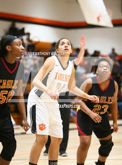 Thumbnail 2 in Douglas Byrd @ South View photogallery.
