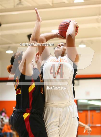 Thumbnail 2 in Douglas Byrd @ South View photogallery.