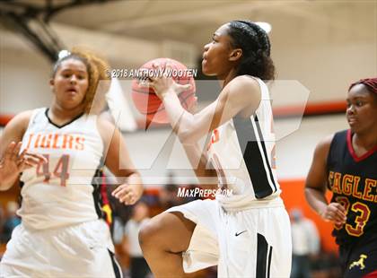 Thumbnail 2 in Douglas Byrd @ South View photogallery.