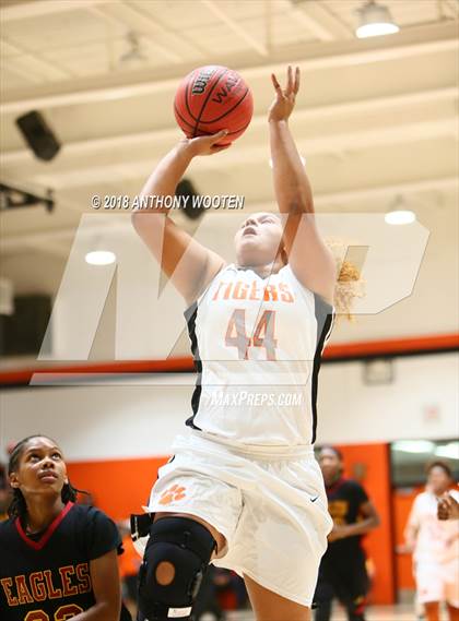 Thumbnail 2 in Douglas Byrd @ South View photogallery.
