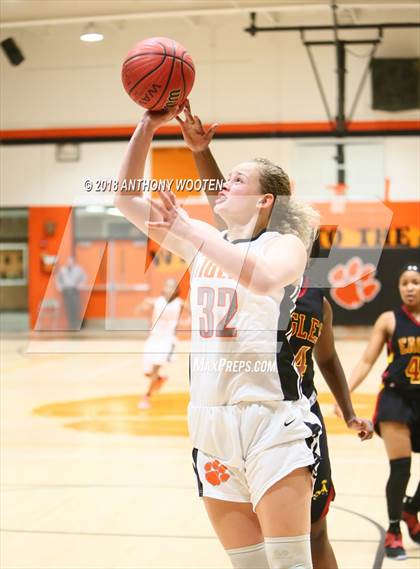 Thumbnail 3 in Douglas Byrd @ South View photogallery.