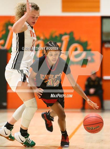 Thumbnail 3 in Douglas Byrd @ South View photogallery.