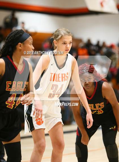 Thumbnail 3 in Douglas Byrd @ South View photogallery.