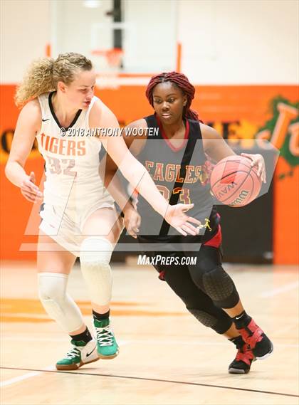 Thumbnail 2 in Douglas Byrd @ South View photogallery.