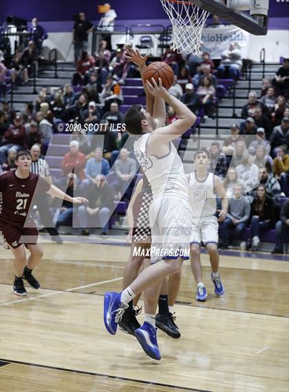 Thumbnail 3 in Vinton County vs Warren (OHSAA D2 Sectional Playoff) photogallery.