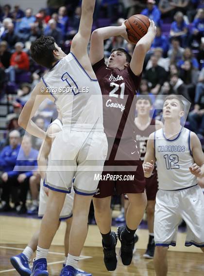 Thumbnail 2 in Vinton County vs Warren (OHSAA D2 Sectional Playoff) photogallery.