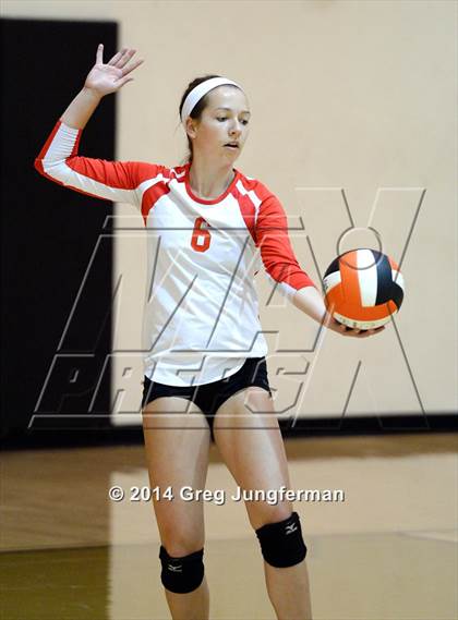 Thumbnail 2 in San Rafael vs. California School for the Deaf (Nor-Cal Invitational ) photogallery.