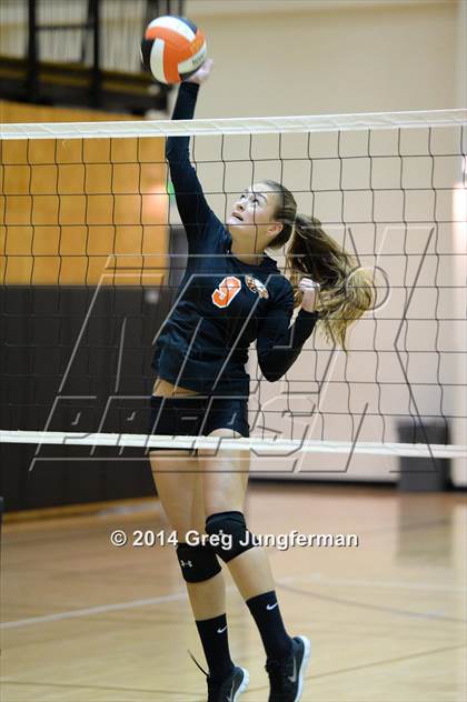 Thumbnail 2 in San Rafael vs. California School for the Deaf (Nor-Cal Invitational ) photogallery.