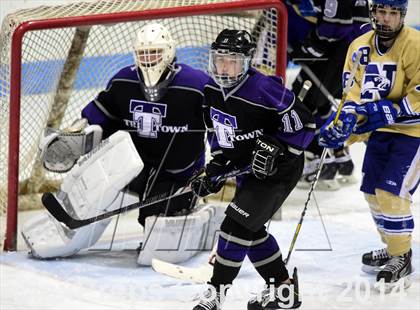 Thumbnail 2 in Tri-Town vs. Newtown (CIAC DIII Semifinal) photogallery.