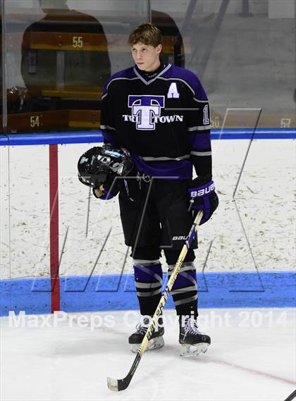 Thumbnail 1 in Tri-Town vs. Newtown (CIAC DIII Semifinal) photogallery.