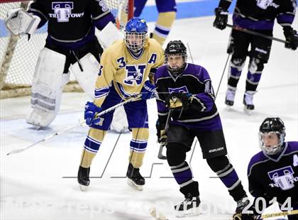 Thumbnail 3 in Tri-Town vs. Newtown (CIAC DIII Semifinal) photogallery.