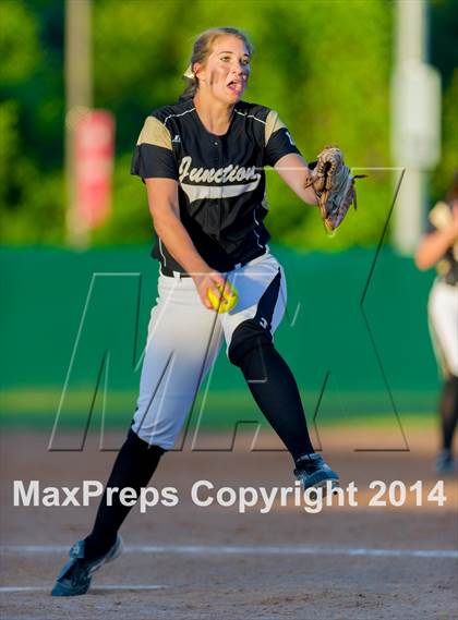 Thumbnail 3 in Junction vs. Charlotte (UIL 1A Bi-district) photogallery.