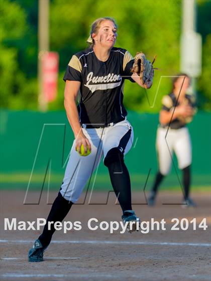 Thumbnail 1 in Junction vs. Charlotte (UIL 1A Bi-district) photogallery.