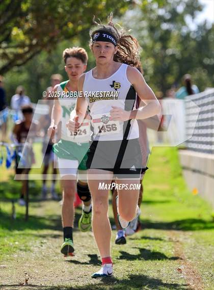 Thumbnail 3 in UIL 2A Boys Cross Country State Final photogallery.