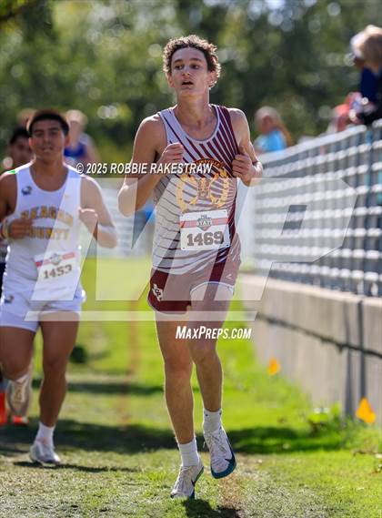 Thumbnail 3 in UIL 2A Boys Cross Country State Final photogallery.