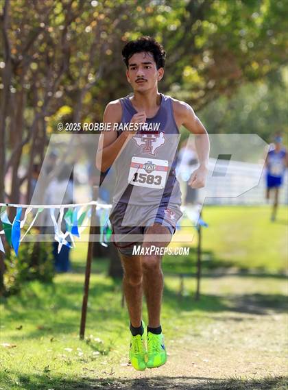 Thumbnail 1 in UIL 2A Boys Cross Country State Final photogallery.