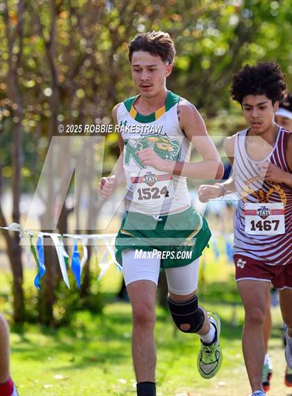 Thumbnail 3 in UIL 2A Boys Cross Country State Final photogallery.