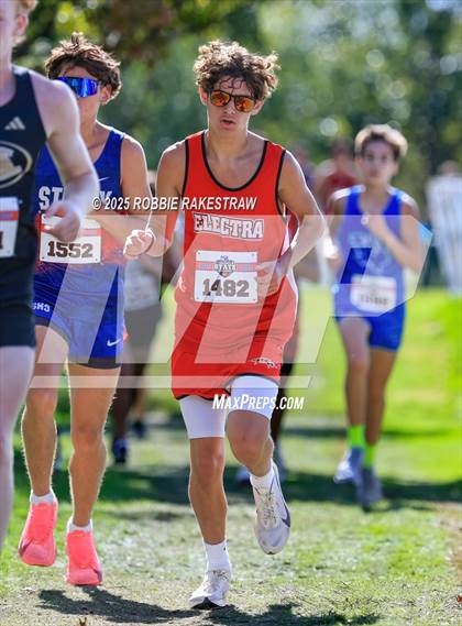 Thumbnail 1 in UIL 2A Boys Cross Country State Final photogallery.