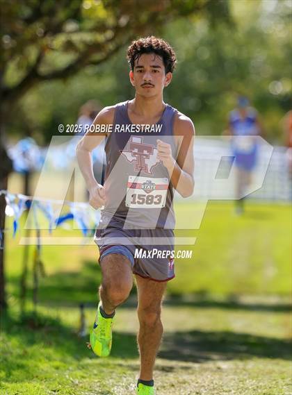 Thumbnail 3 in UIL 2A Boys Cross Country State Final photogallery.