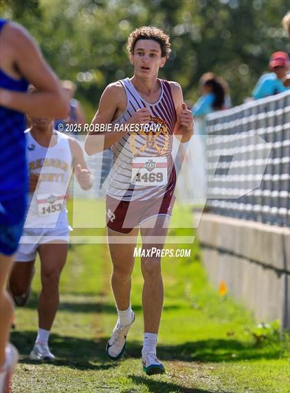 Thumbnail 2 in UIL 2A Boys Cross Country State Final photogallery.
