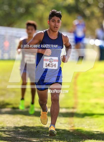 Thumbnail 2 in UIL 2A Boys Cross Country State Final photogallery.