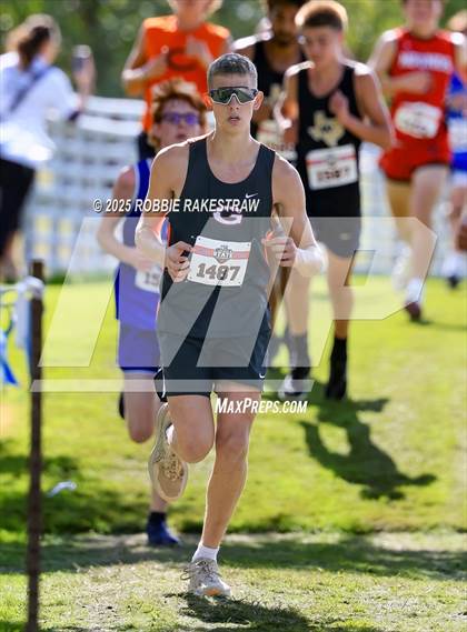 Thumbnail 3 in UIL 2A Boys Cross Country State Final photogallery.