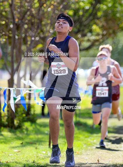 Thumbnail 3 in UIL 2A Boys Cross Country State Final photogallery.