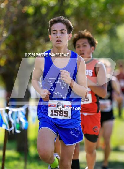 Thumbnail 3 in UIL 2A Boys Cross Country State Final photogallery.