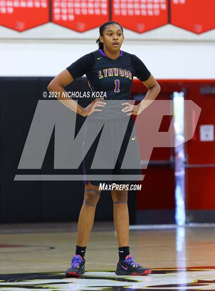 Thumbnail 3 in Lynwood vs. Harvard-Westlake (CIF-SS Open Playoff) photogallery.