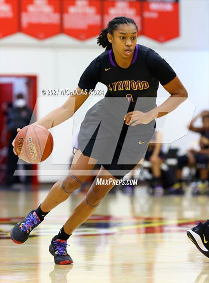 Thumbnail 2 in Lynwood vs. Harvard-Westlake (CIF-SS Open Playoff) photogallery.