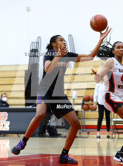 Thumbnail 2 in Lynwood vs. Harvard-Westlake (CIF-SS Open Playoff) photogallery.