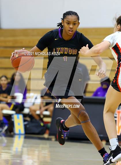 Thumbnail 2 in Lynwood vs. Harvard-Westlake (CIF-SS Open Playoff) photogallery.
