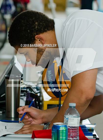 Thumbnail 1 in Westview vs Southridge (Beaverton Tournament) photogallery.