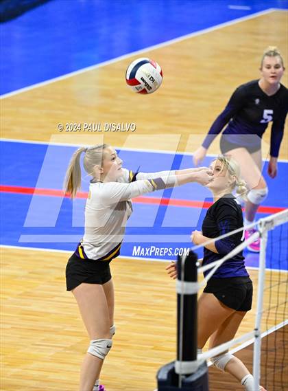 Thumbnail 3 in Lamar vs. Bayfield (CHSAA 3A 1st Round) photogallery.