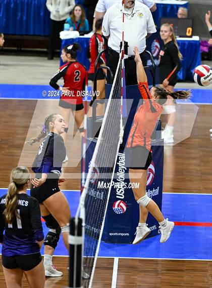 Thumbnail 1 in Lamar vs. Bayfield (CHSAA 3A 1st Round) photogallery.
