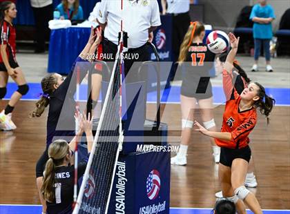Thumbnail 2 in Lamar vs. Bayfield (CHSAA 3A 1st Round) photogallery.