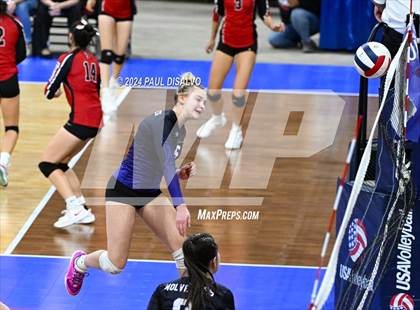 Thumbnail 2 in Lamar vs. Bayfield (CHSAA 3A 1st Round) photogallery.