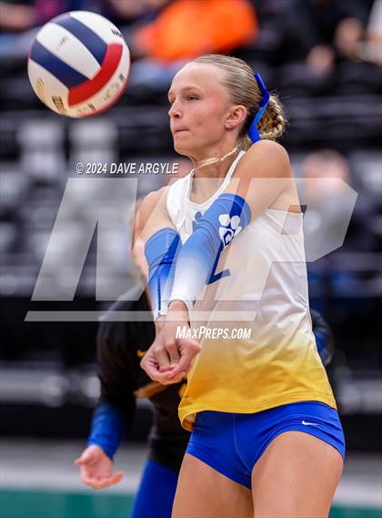Thumbnail 2 in Orem vs. Dixie (UHSAA 4A Second Round) photogallery.